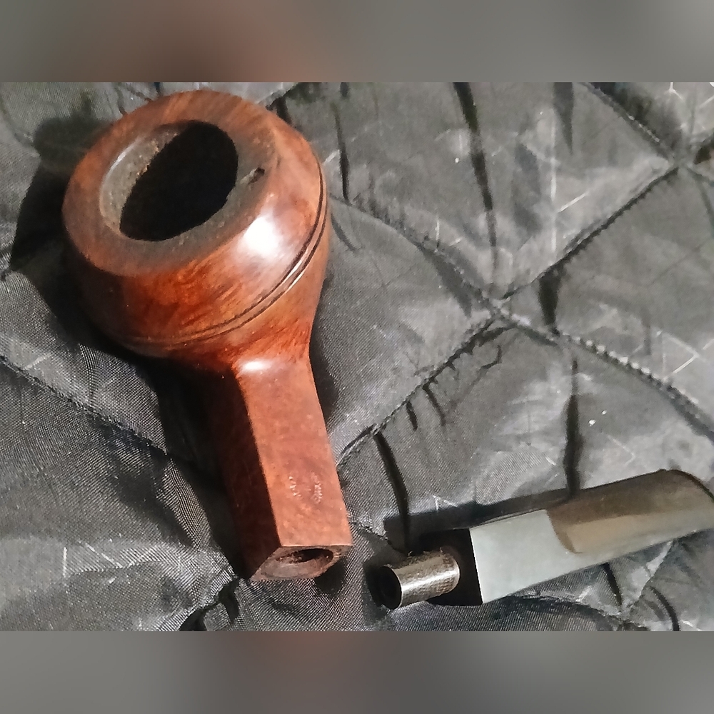 Amtique Comoy's The Guildhall London Pipe with Original Box, Bag Etc - Picture 7 of 9